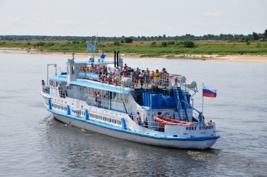 Более 100 человек было эвакуировано с борта теплохода «Степан Аржаков», севшего на мель на реке Лене