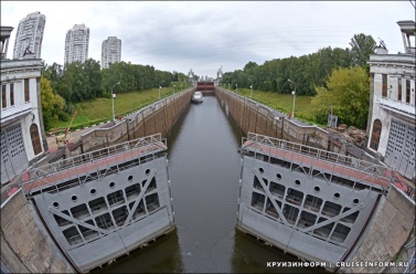 Транзитное судоходство по Каналу имени Москвы в Москве открылось 16 августа