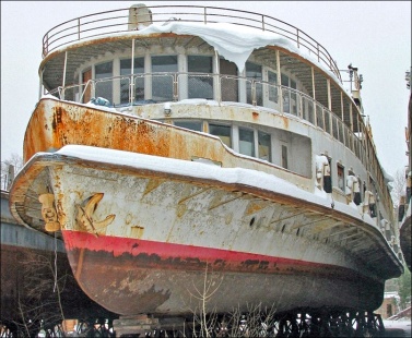 На Каме утилизируют пассажирское судно «Армения»