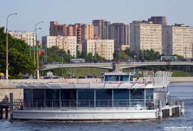 В центре Москвы появился необычный плавучий причал