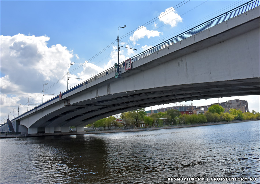 Автозаводской мост на реке Москве