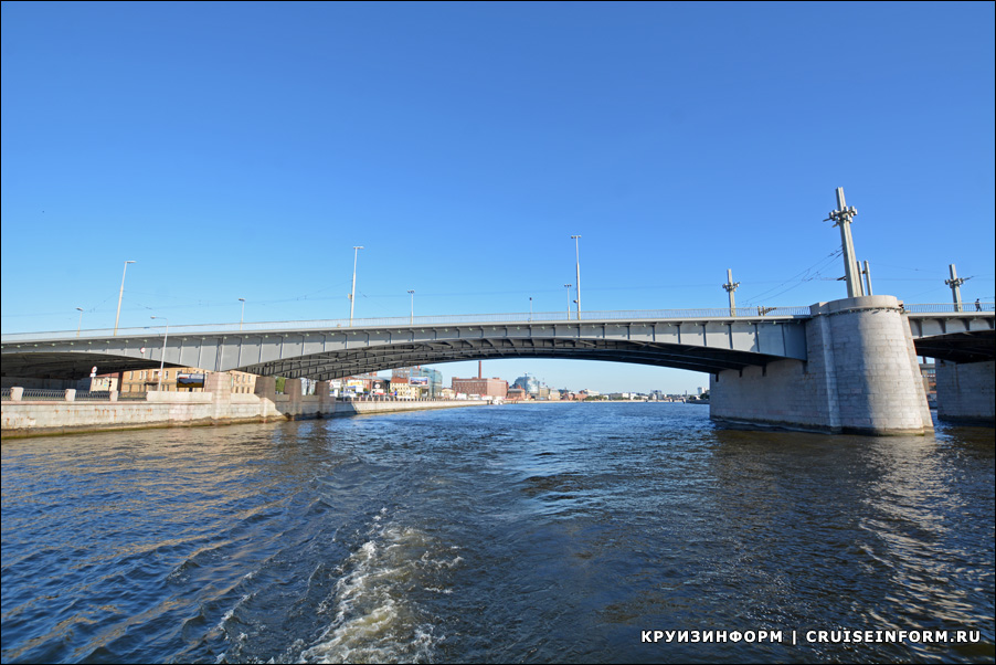 Кантемировский мост на Большой Невке в Санкт-Петербурге