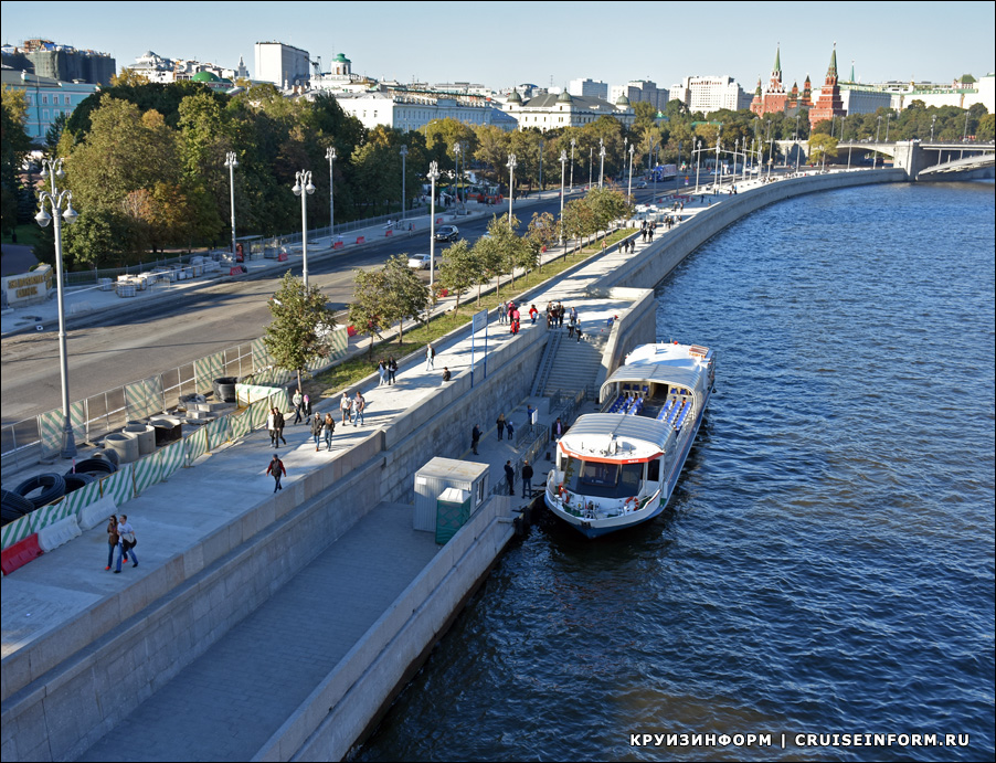 Причал Патриарший на реке Москве в Москве