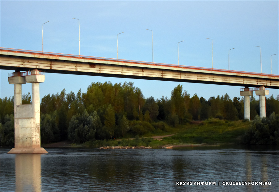 Мост через реку Белая у города Благовещенск (Башкортостан)