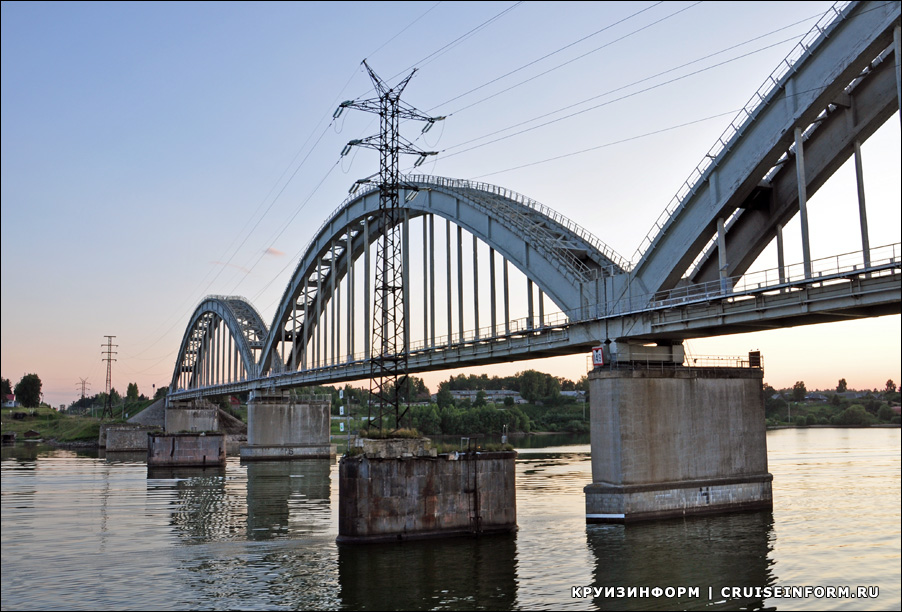 Железнодорожный мост у станции Волга через реку Волга (Ярославская область)