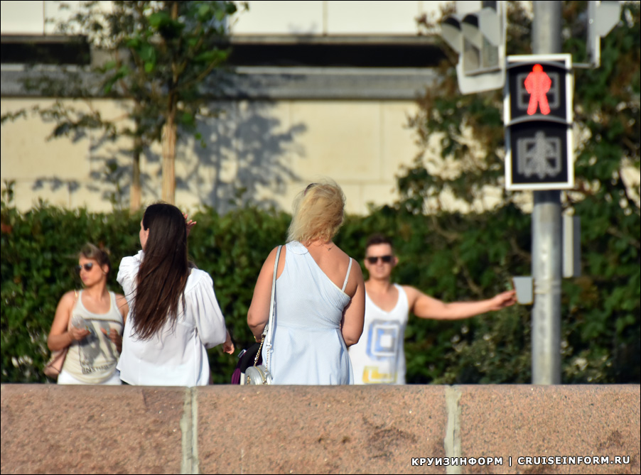 «Гранд-прогулка» по центру Москвы на теплоходе «Маэстро»