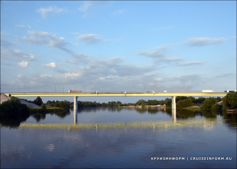 Бронницкий автомобильный мост через реку Москву