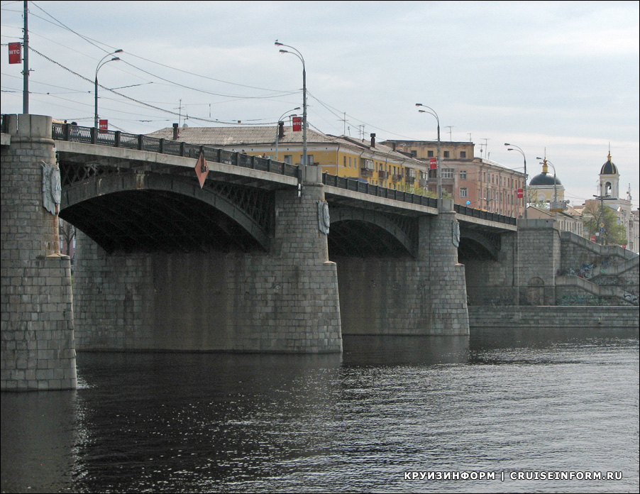 Нововолжский мост через реку Волгу в Твери
