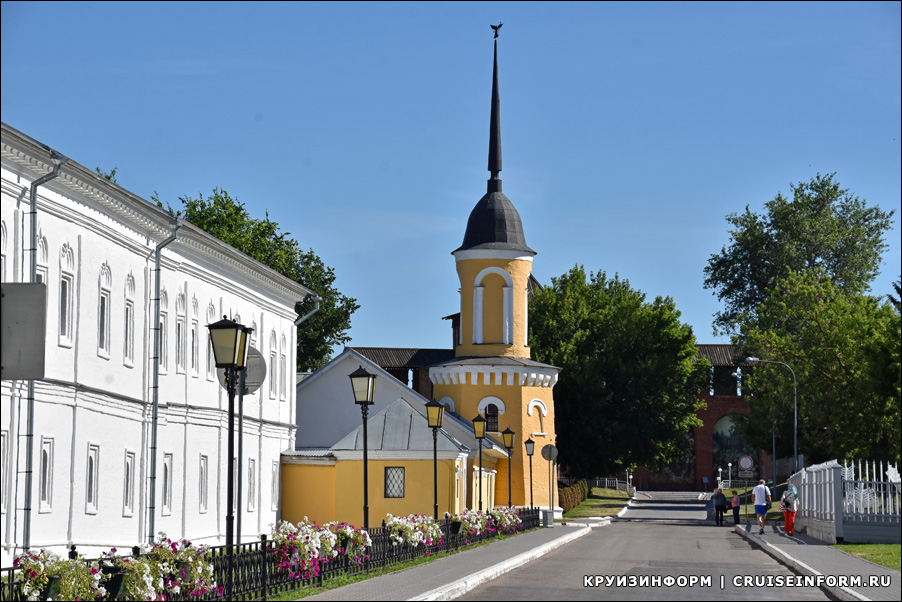 Свято-Троицкий Ново-Голутвин монастырь в Коломне