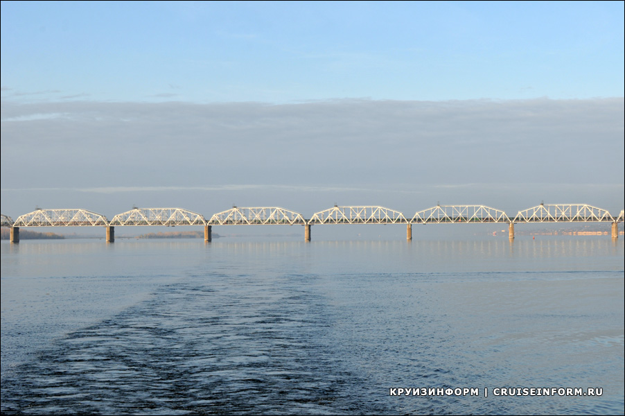 Сызранский мост через реку Волгу