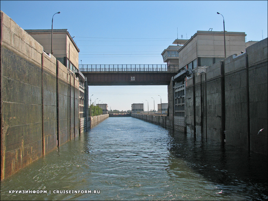 Волжская ГЭС на реке Волге: судоходные шлюзы