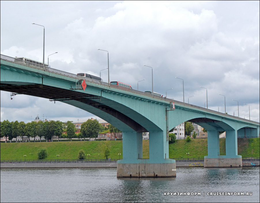 Октябрьский мост через Волгу в Ярославле
