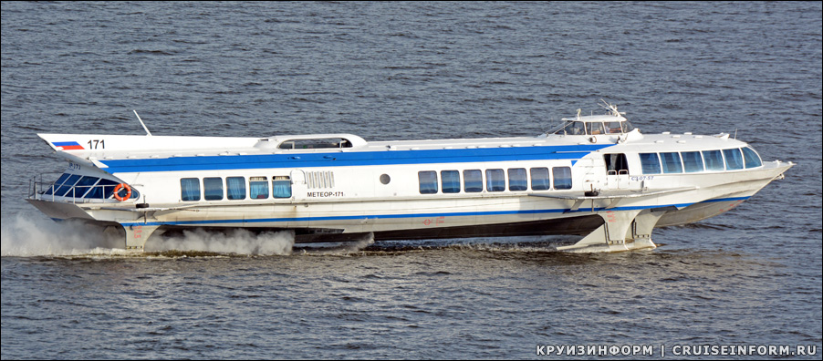 Скоростное пассажирское речной судно на подводных крыльях типа «Метеор»
