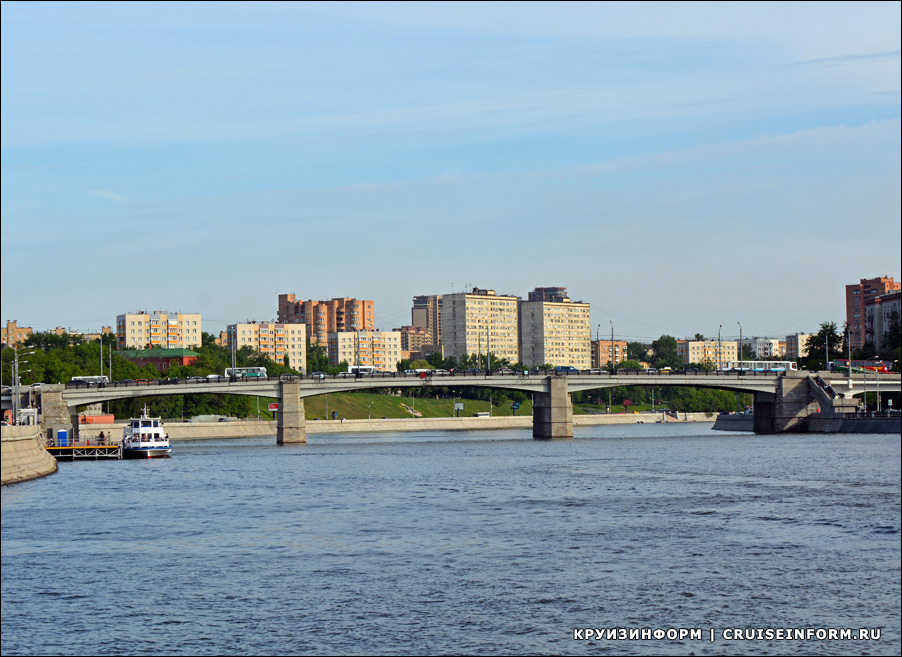 Новоспасский мост через реку Москву в Москве