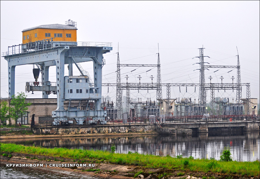 Шекснинская ГЭС на реке Шексне
