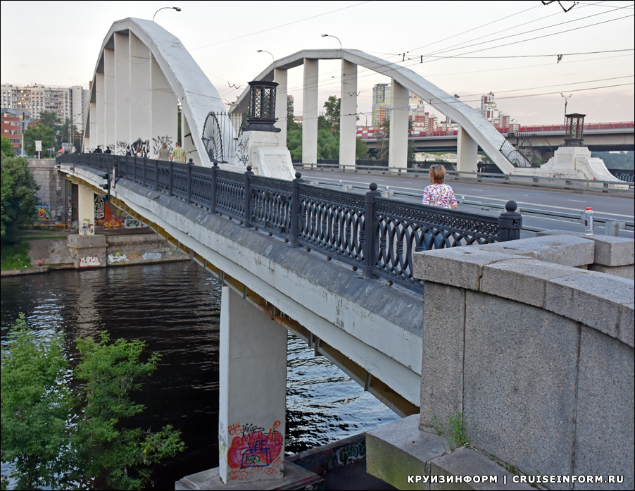 Хорошевский мост через Москва-реку в Москве