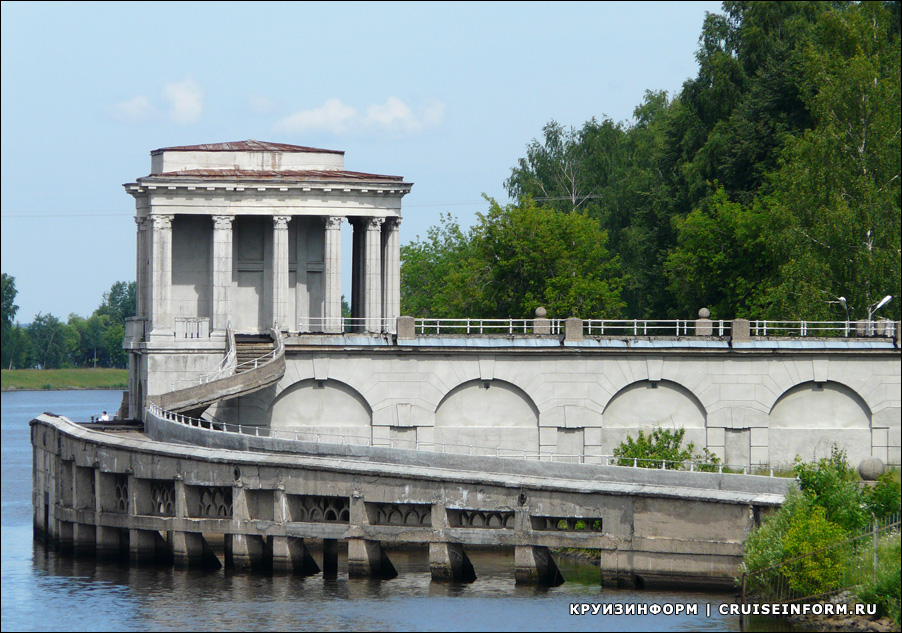 Заградительные ворота №104 на Канале имени Москвы