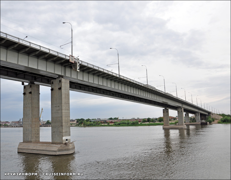 Автодорожный мост через Волгу в Астрахани