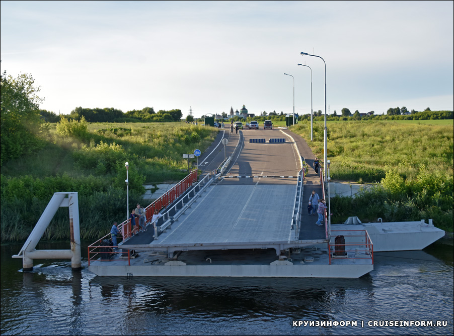 Бобреневский пешеходный разводной мост в Коломне