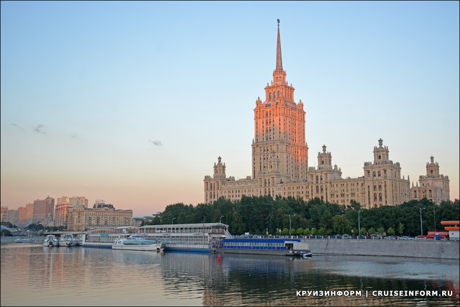 Причал Гостиница Украина на реке Москве