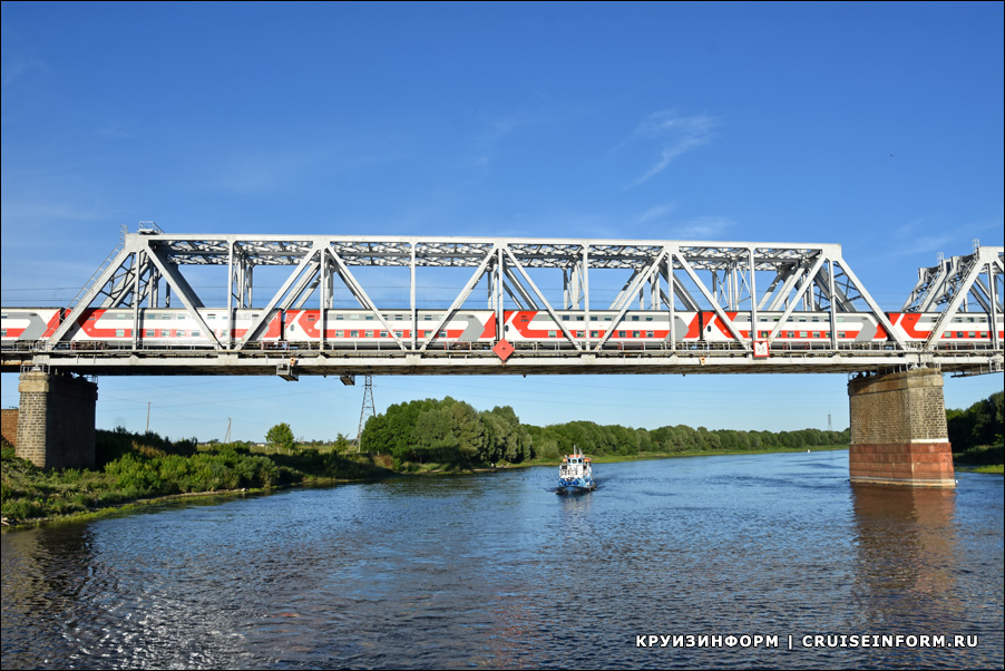 Коломенский железнодорожный мост через реку Москву в Коломне