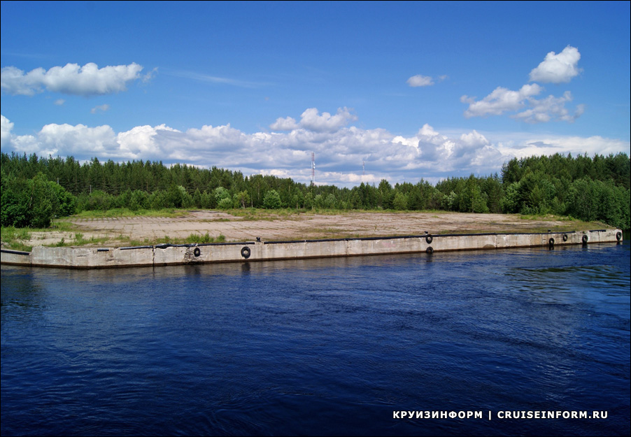 Причал у шлюза №5 Беломорско-Балтийского канала в Повенце