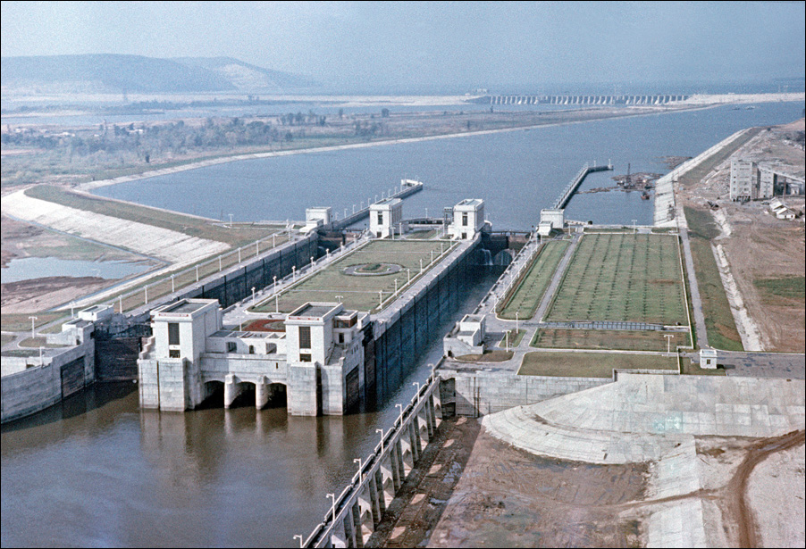 Жигулёвская ГЭС. Судоходные шлюзы №23-24