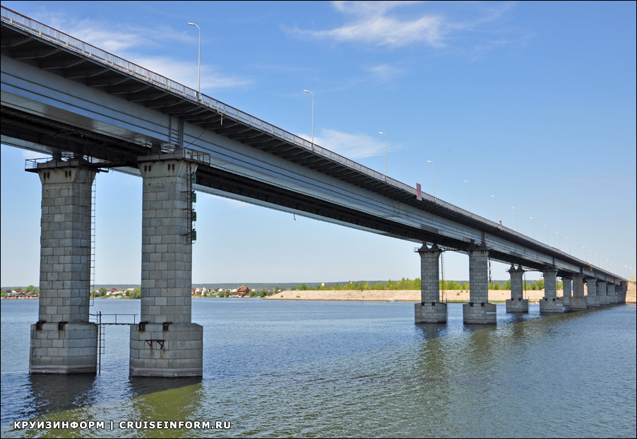 Займищенский мост через реку Волгу у Казани