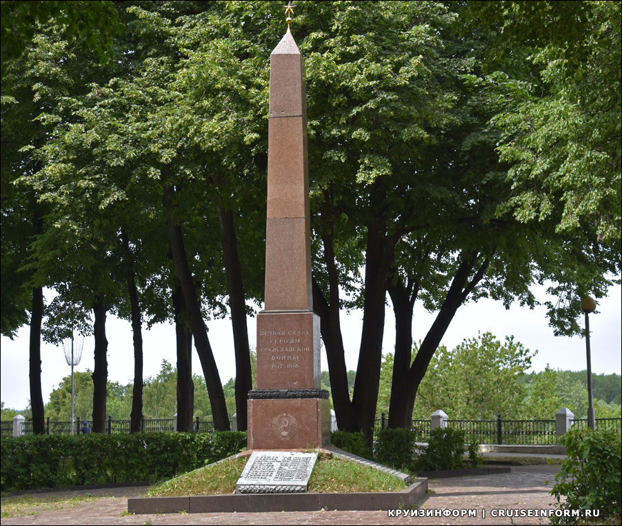 Памятник героям гражданской войны в Рязани