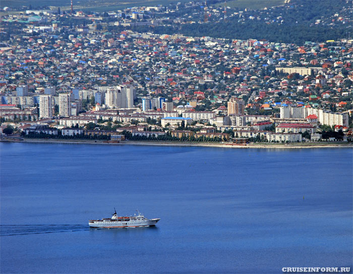 Круизный лайнер Adriana на Черном море