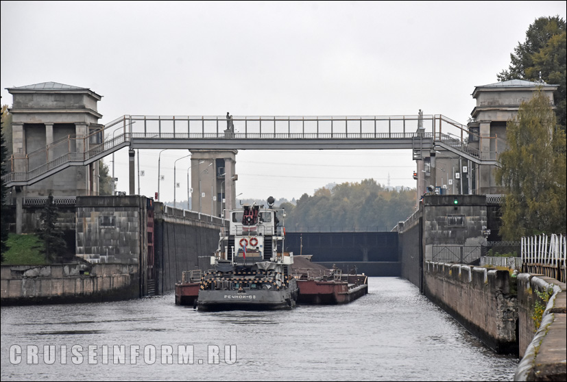 Пешеходный мост через Канал Москвы в Икше у шлюза №6 закрыли на два года