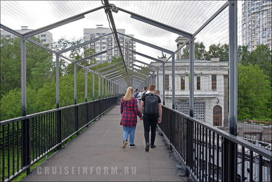 В Тушино закрыли пешеходный мост у шлюза №7 через Канал имени Москвы