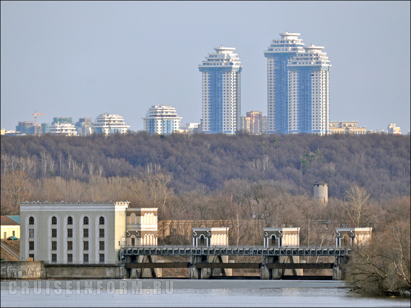 Карамышевский гидроузел на реке Москве в Москве