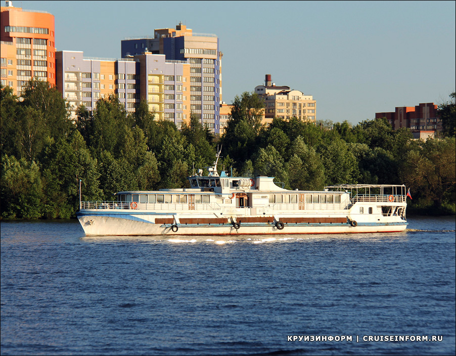 На реке Волхов в Старой Ладоге частично затонул пассажирский теплоход «Князь Рюрик»
