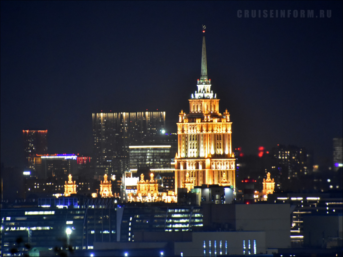 Виды ночной Москвы с Воробьевых гор (2023)