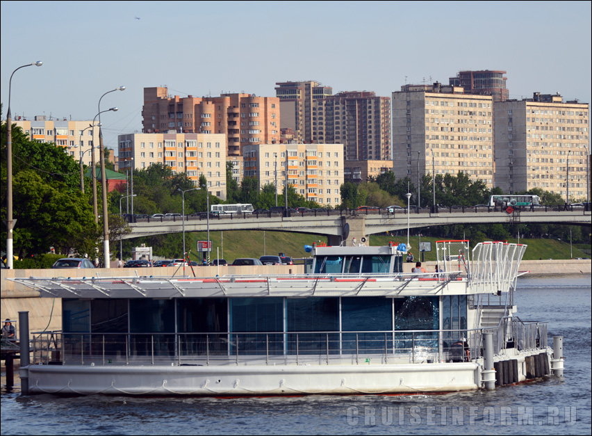 Краснохолмская набережная на реке Москве в Москве