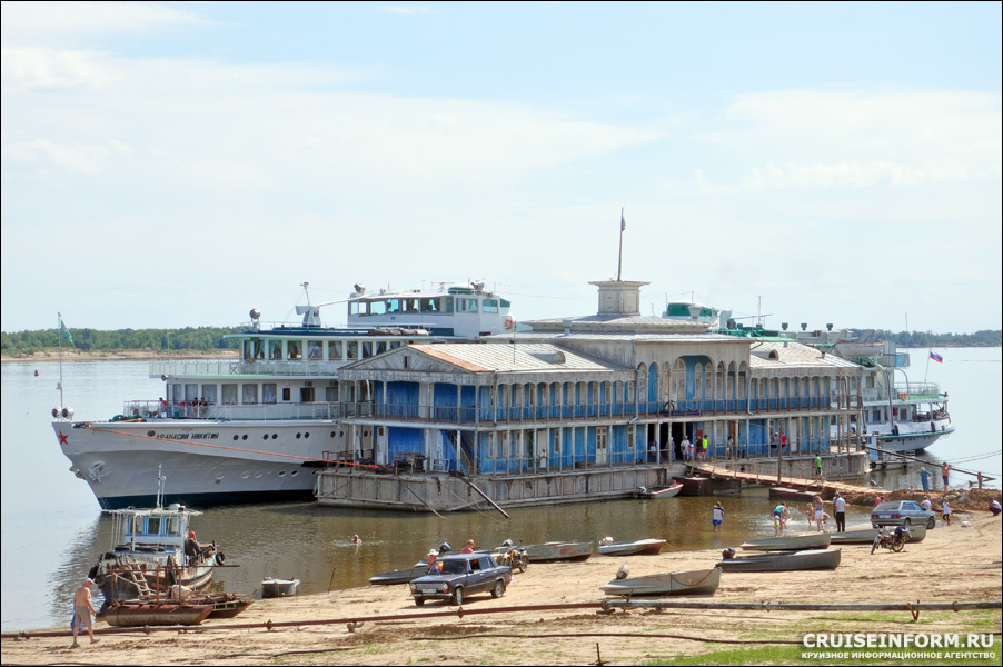 Погода никольское астраханская. Село Никольское Астраханская. Село Никольское Енотаевский район Астраханская область. Никольское Астраханская область Пристань Волга. Дебаркадер Никольское Астраханская область.