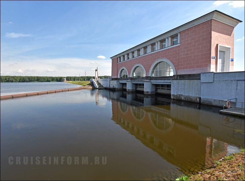 Пестовская плотина и Пестовский водосброс на Канале имени Москвы