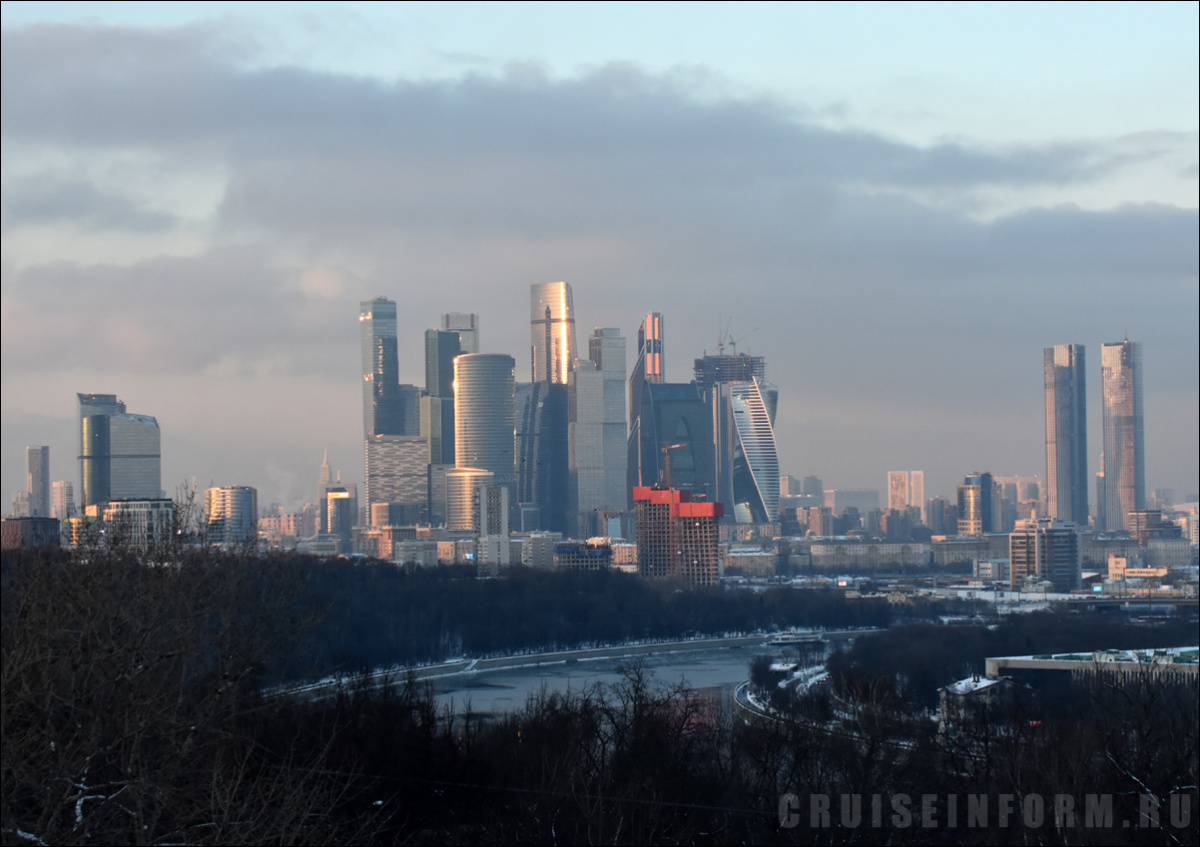 Виды на Москву со смотровой площадки на Воробьевых горах (2022)