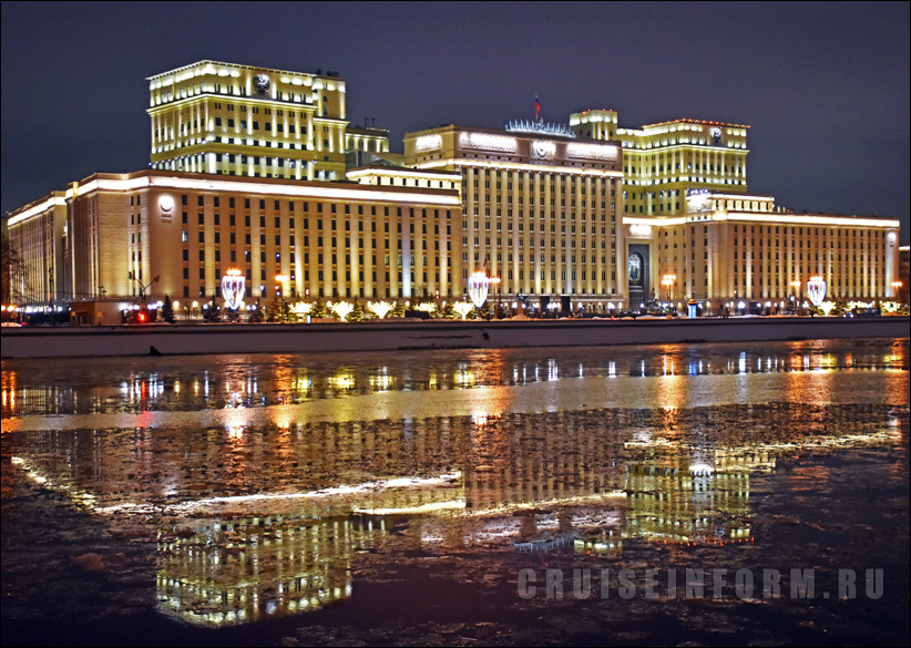 Фрунзенская набережная в Москве